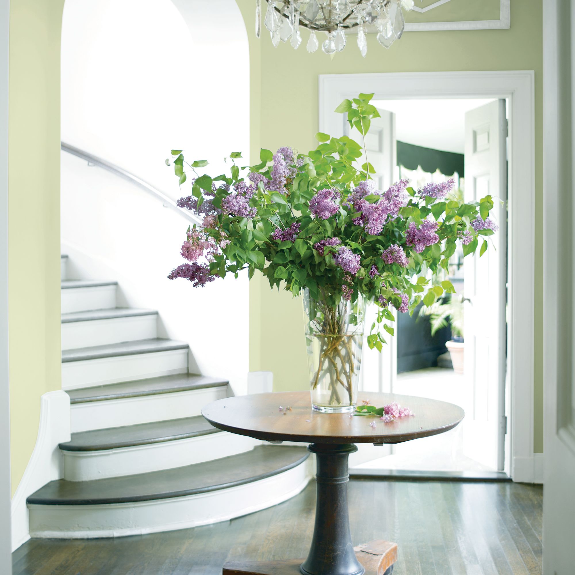 Entryway with Benjamin Moore Chantilly Lace trim