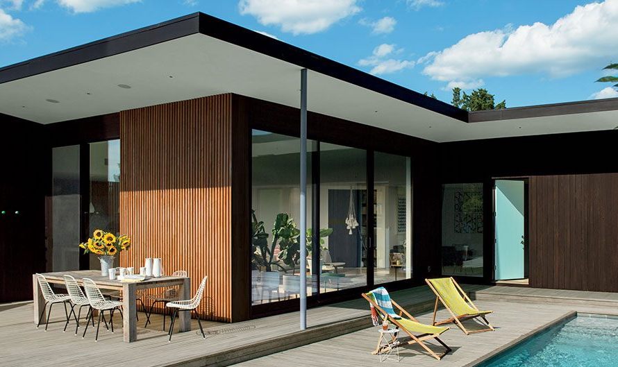 Arborcoat walls in Translucent Cedar; Siding in Solid Oxford Brown; Deck in Semi-transparent Georgetown Gray