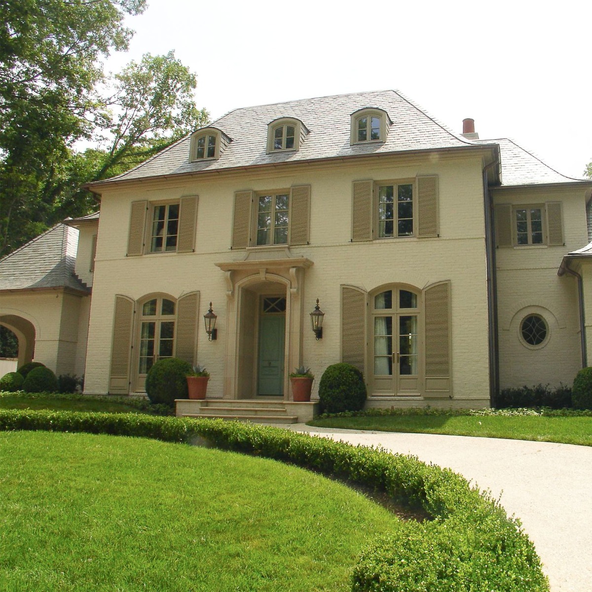 Brick home painted in Riposo Beige